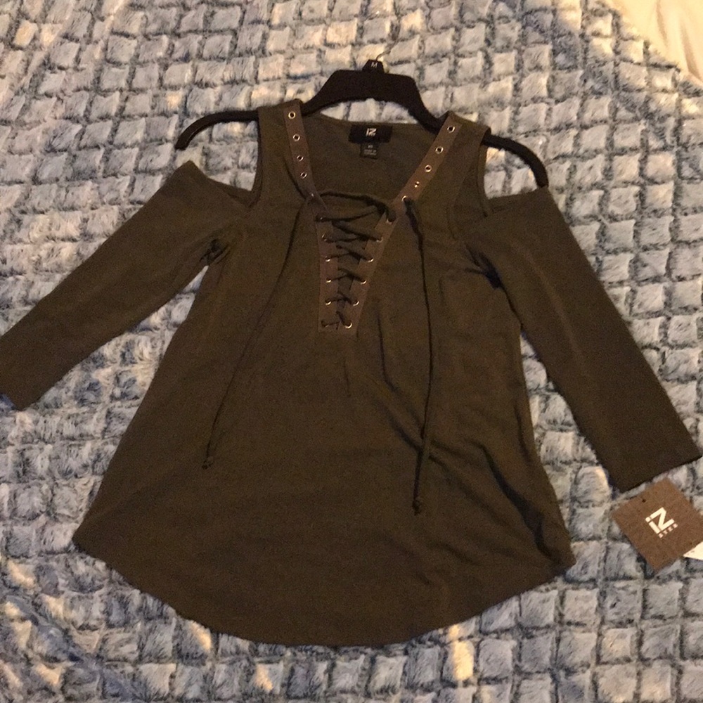 3/🔟 Girls XS olive colored off the shoulder top